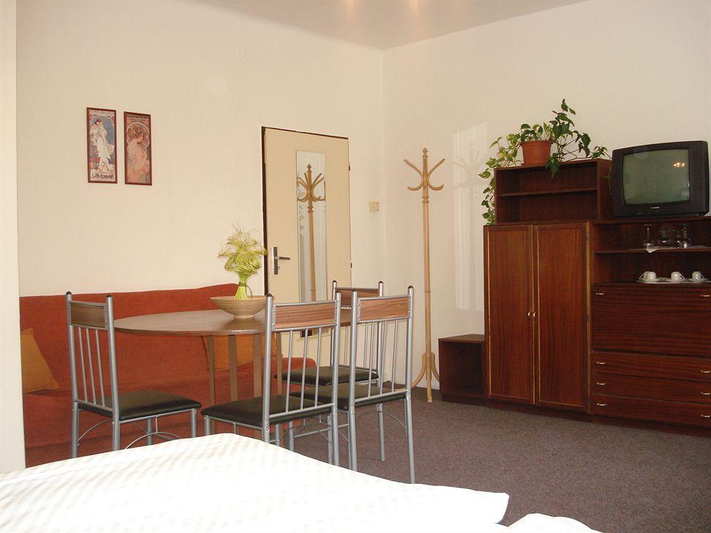 Pension Unie Praag Buitenkant foto